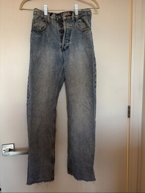 Brandy Melville Women’s Light Blue Washed Straight-Leg Jeans